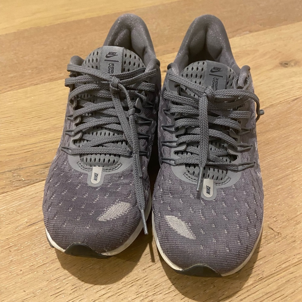 Nike Men's Charcoal Gray Zoom Vomero 14